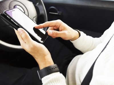 スマホは熱に弱い！車の中に置きっ放しは故障の元